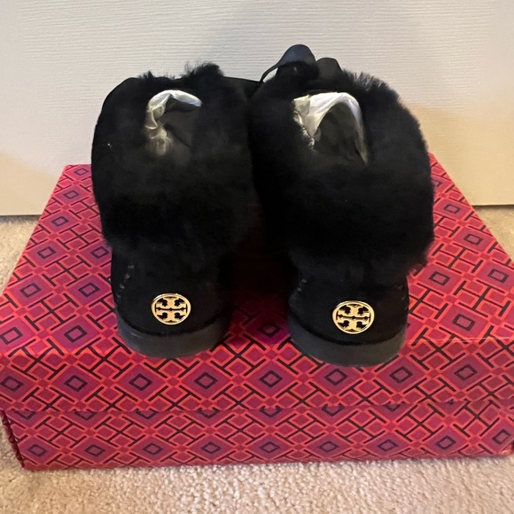 Tory Burch Aberdeen Black Suede Fur Bootie Slipper Size 8 NWT Box - Picture 3 of 5
